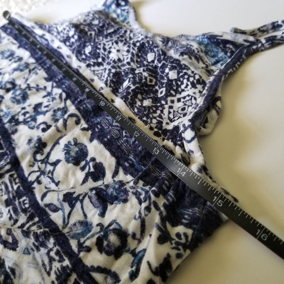 Forever 21 Blue and White Tribal Print Halter Top w/ Crochet Trim Size Small - Picture 8 of 9